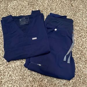 *HEMMED* FIGS navy scrub set